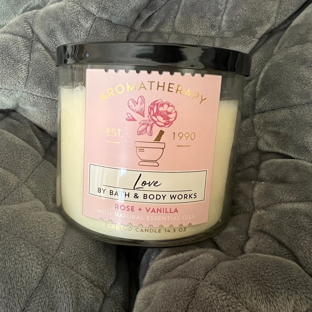 Bath & Body Works Rose & Vanilla 14.5oz candle